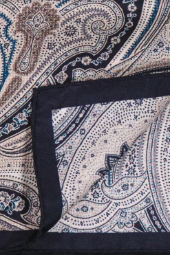 Amanda Christensen Pukuasusteet<taskuliina