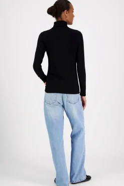 Aventura Neuleet<trikoopoolo