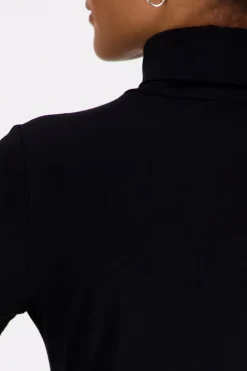 Aventura Neuleet<trikoopoolo