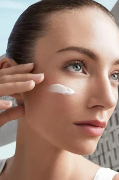 New Aquasource Hydra Barrier Cream päivävoide 50 ml Kasvojenhoito