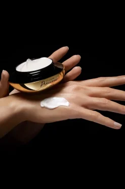 Hot Precious La Crème Age-Defying Moisturiser voide 50 ml Kasvojenhoito