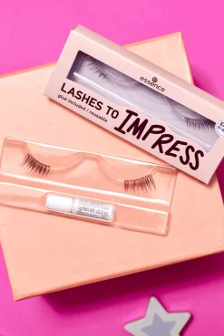 Discount LASHES TO IMPRESS 03 half lashes 1 paa Silmämeikit