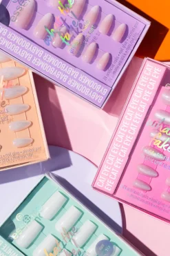 Essence Meikkipakkaukset|Kynsimeikit Ja Kynsienhoito<what the fake! PRESS-ON NAILS manicure set 04 BARE WHITE 28 st