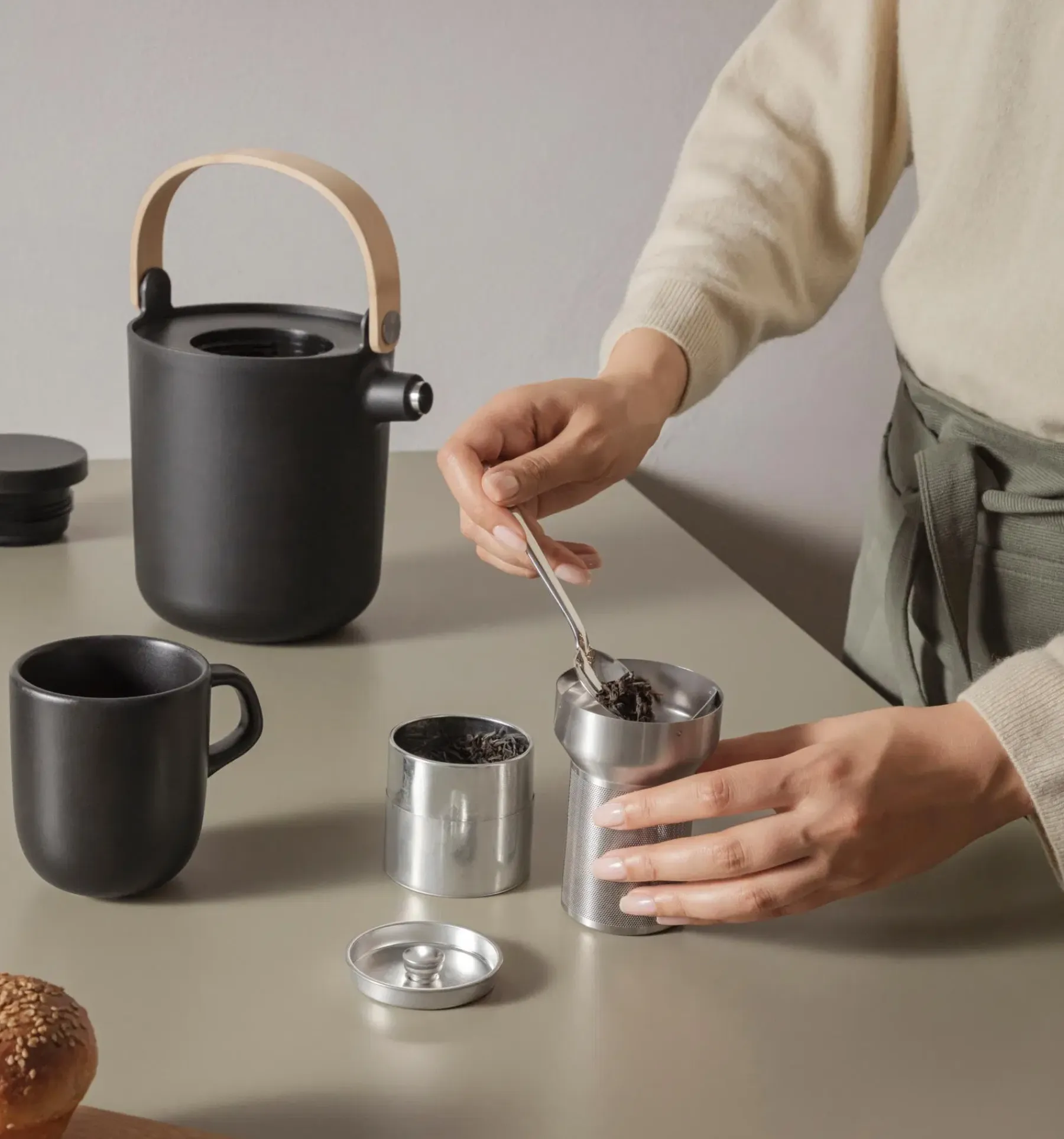 Outlet teenhaudutin termos NK 1,0 l musta Tarjoiluastiat