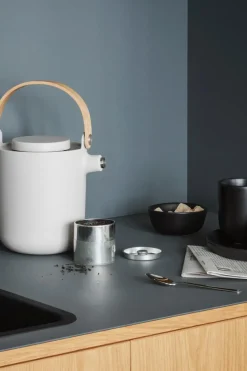 Eva Solo Tarjoiluastiat<teenhaudutin termos NK 1,0 l Sand