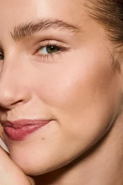 Fenty Beauty Kasvomeikit<Bright Fix Instant Brightening + Blurring Powder puuteri 8.50g