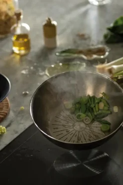 Fiskars Paistinpannut<All Steel Pure wokki 28 cm