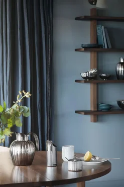 Georg Jensen Tarjoiluastiat<Bernadotte sokerikko lusikalla