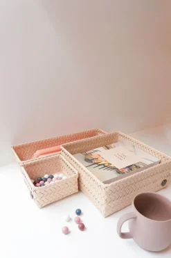 Handed By Korit Ja Rasiat<kierrätysmuovinen neliö minikori sahara 7 x 12x 12 cm