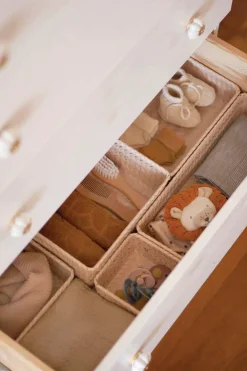 Handed By Korit Ja Rasiat<kierrätysmuovinen neliö minikori sahara 7 x 12x 12 cm