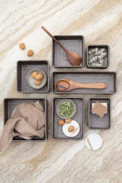 Handed By Korit Ja Rasiat<kierrätysmuovinen neliö minikori taupe 7 x 12 x 12 cm