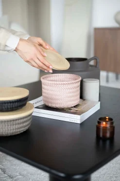 Online korkea pyöreä kierrätysmuovinen rasia bambukannella roosa xs 13 x 17 cm Korit Ja Rasiat