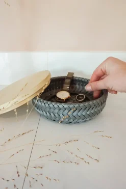 pyöreä kierrätysmuovinen rasia bambukannella tumman harmaa xs 7 x 17 cm Korit Ja Rasiat