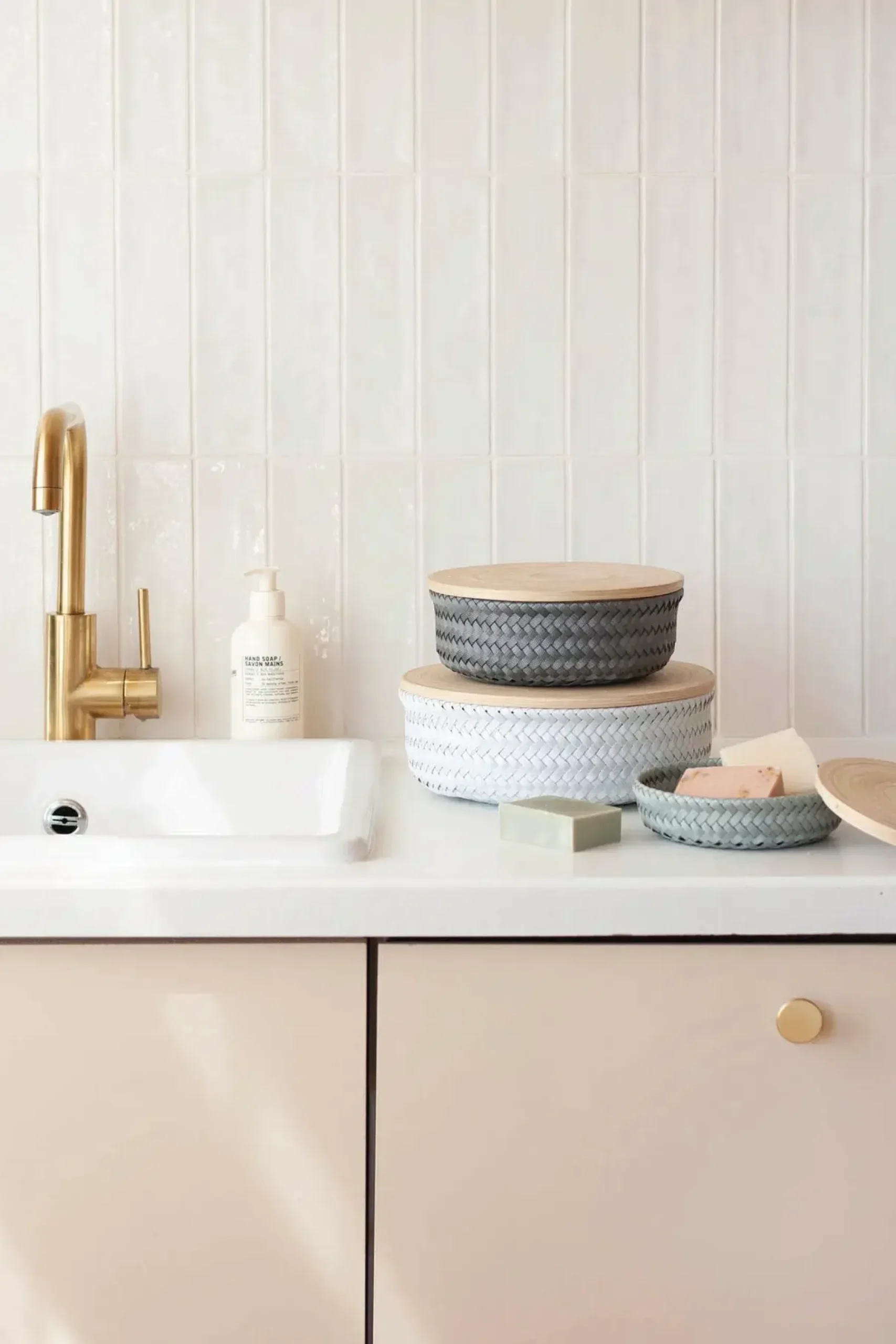 Sale pyöreä kierrätysmuovinen rasia bambukannella tumman harmaa s 8 x 21 cm Korit Ja Rasiat