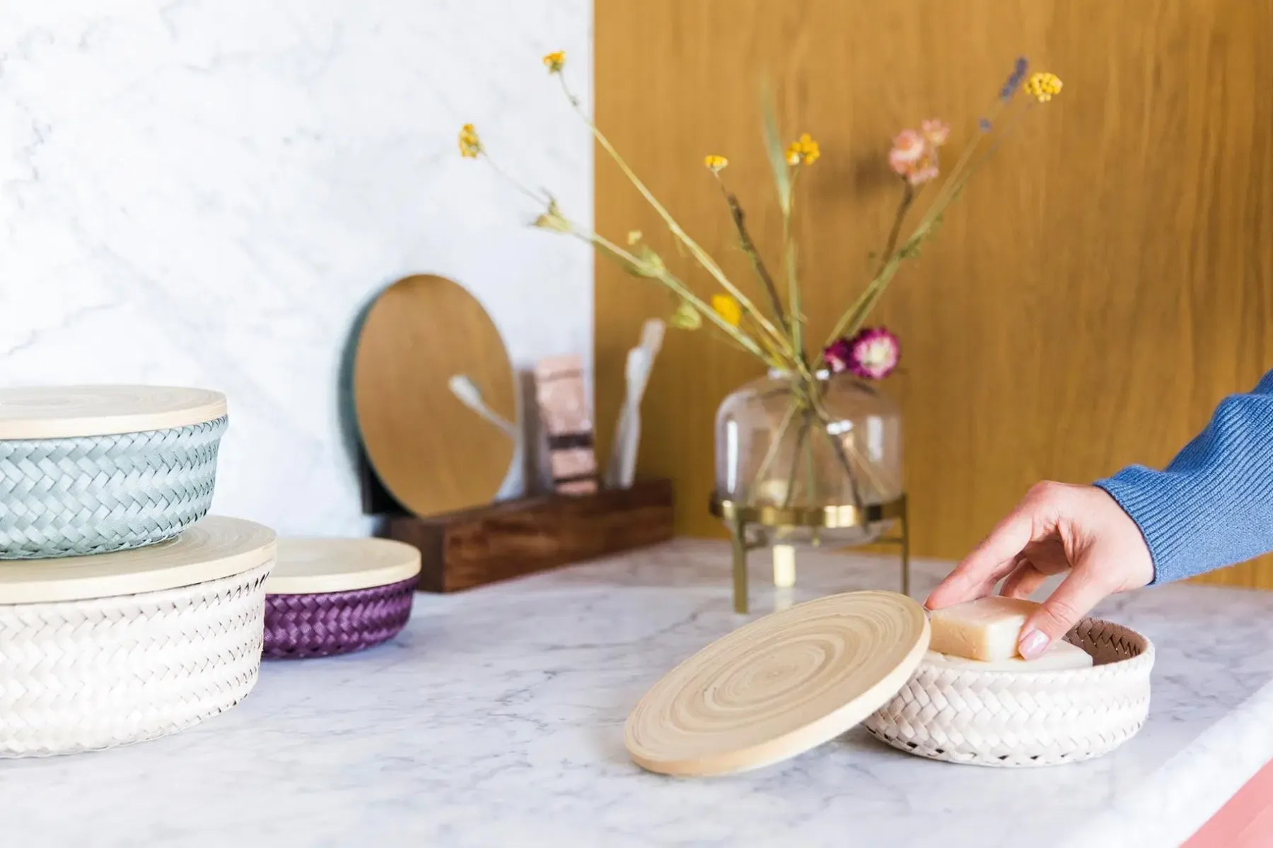 Handed By Korit Ja Rasiat<pyöreä kierrätysmuovinen rasia bambukannella eucalyptus s 8 x 21 cm