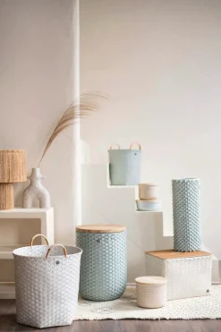 Handed By Korit Ja Rasiat<pyöreä kierrätysmuovinen rasia bambukannella eucalyptus s 8 x 21 cm