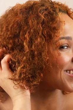 Clearance Moisture Kosteuttava hoitoaine 100 ml Hiustenhoito