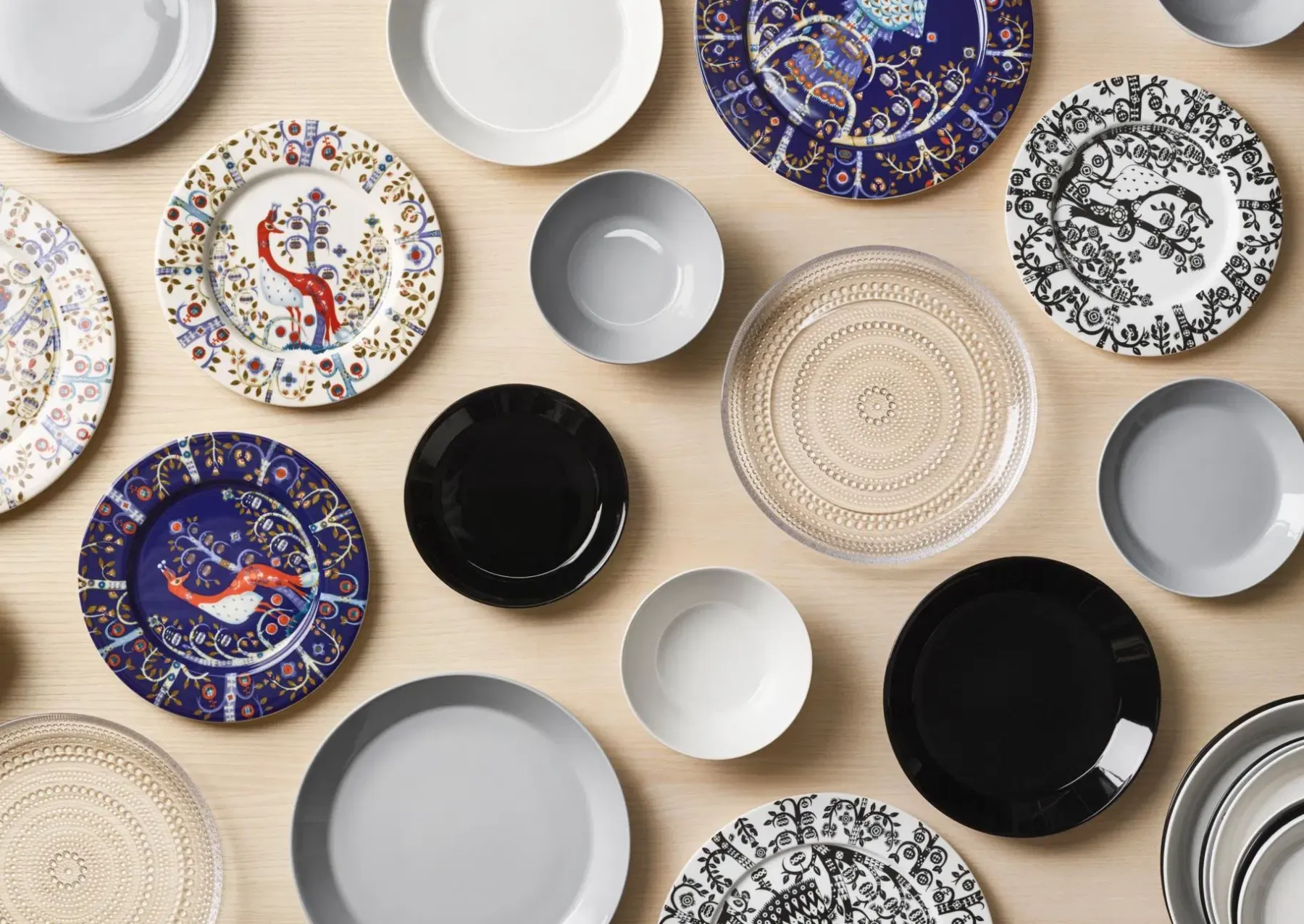 Iittala Lautaset<Matala lautanen Taika 22cm musta