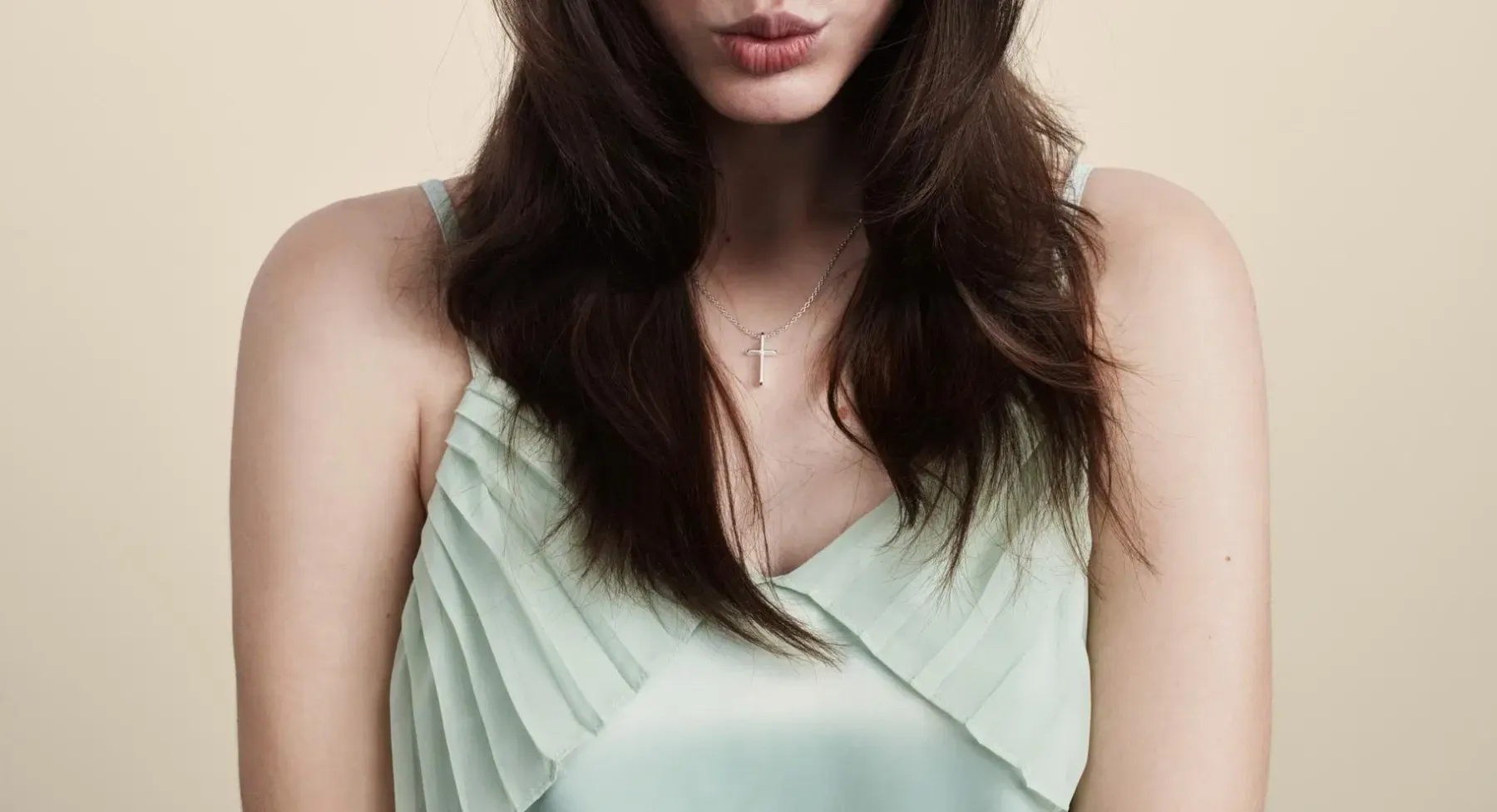 Discount Ilonristi 6998 riipus Korut