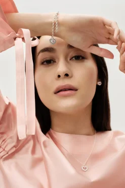 Kalevala Korut<Roosa nauha Valoisa 2025 korvakorut