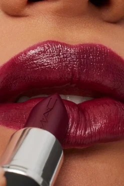 Hot MAC Macximal Sleek Satin Lipstick huulipuna 3,5 g Huulimeikit