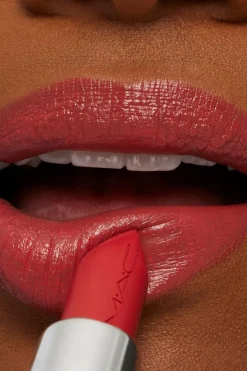 Hot MAC Macximal Sleek Satin Lipstick huulipuna 3,5 g Huulimeikit