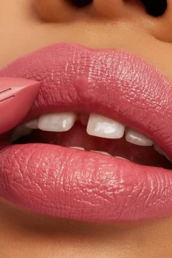 Hot MAC Macximal Sleek Satin Lipstick huulipuna 3,5 g Huulimeikit