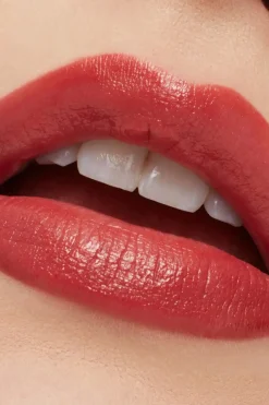 Hot MAC Macximal Sleek Satin Lipstick huulipuna 3,5 g Huulimeikit