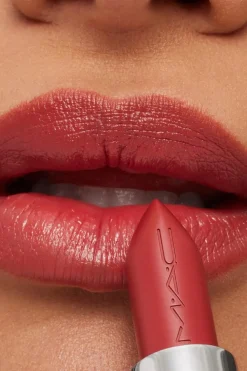 Hot MAC Macximal Sleek Satin Lipstick huulipuna 3,5 g Huulimeikit