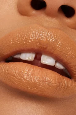 Hot MAC Macximal Sleek Satin Lipstick huulipuna 3,5 g Huulimeikit