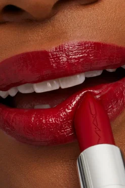 Hot MAC Macximal Sleek Satin Lipstick huulipuna 3,5 g Huulimeikit