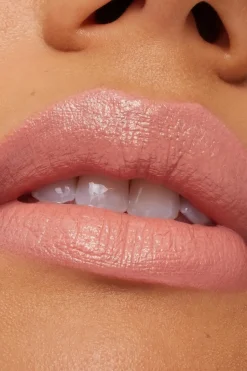 Hot MAC Macximal Sleek Satin Lipstick huulipuna 3,5 g Huulimeikit