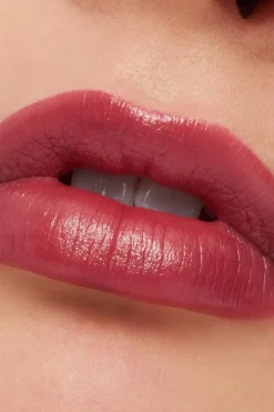 Hot MAC Macximal Sleek Satin Lipstick huulipuna 3,5 g Huulimeikit