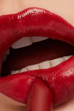 Hot MAC Macximal Sleek Satin Lipstick huulipuna 3,5 g Huulimeikit