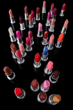Hot MAC Macximal Sleek Satin Lipstick huulipuna 3,5 g Huulimeikit