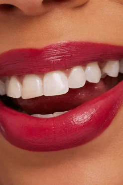 Hot MAC Macximal Sleek Satin Lipstick huulipuna 3,5 g Huulimeikit