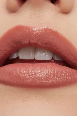 Hot MAC Macximal Sleek Satin Lipstick huulipuna 3,5 g Huulimeikit