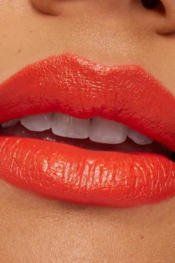 Hot MAC Macximal Sleek Satin Lipstick huulipuna 3,5 g Huulimeikit