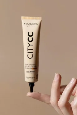 MÁDARA Ihonhoito|Meikit<Madara CC voide SPF15 tan 40ml