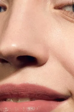 Outlet Madara DAZZLE NIGHTS Satin shine -huulipuna 3,8g Meikit|Huulimeikit