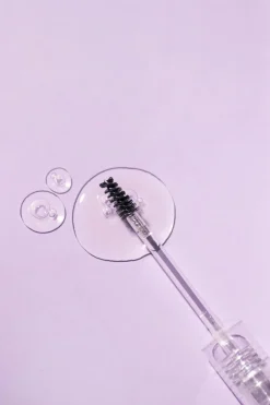 MÁDARA Meikit|Silmämeikit<MADARA GROW & FIX Kulmaseerumi 4,25ml