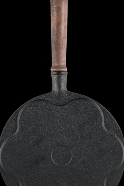 Maku Paistinpannut<Lettupannu valurauta puukahvalla 7 letulle