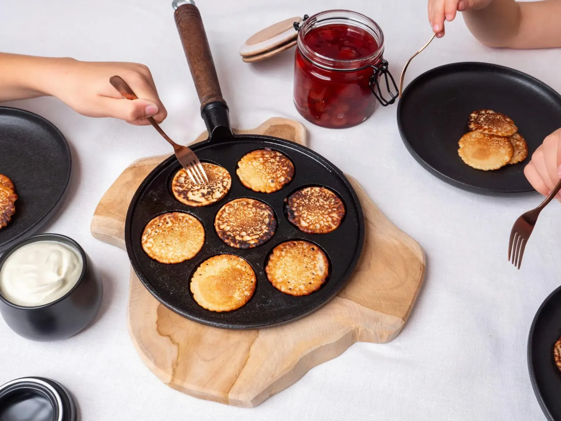 Maku Paistinpannut<Lettupannu valurauta puukahvalla 7 letulle