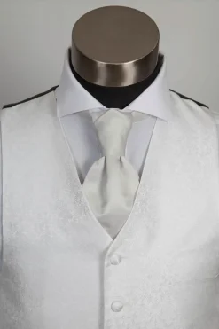 Discount liivi Pukuasusteet