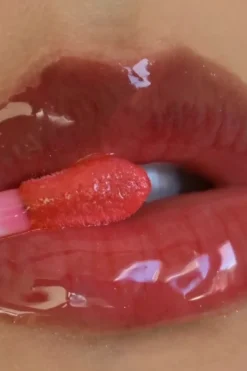 Hot MOIRA Glow Getter Hydrating Oil huuliöljy 4,6 ml Huulimeikit