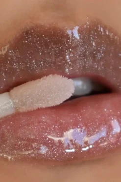 Hot MOIRA Glow Getter Hydrating Oil huuliöljy 4,6 ml Huulimeikit