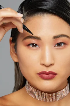 Outlet Lift N Snatch kulmakynä 1 ml Silmämeikit