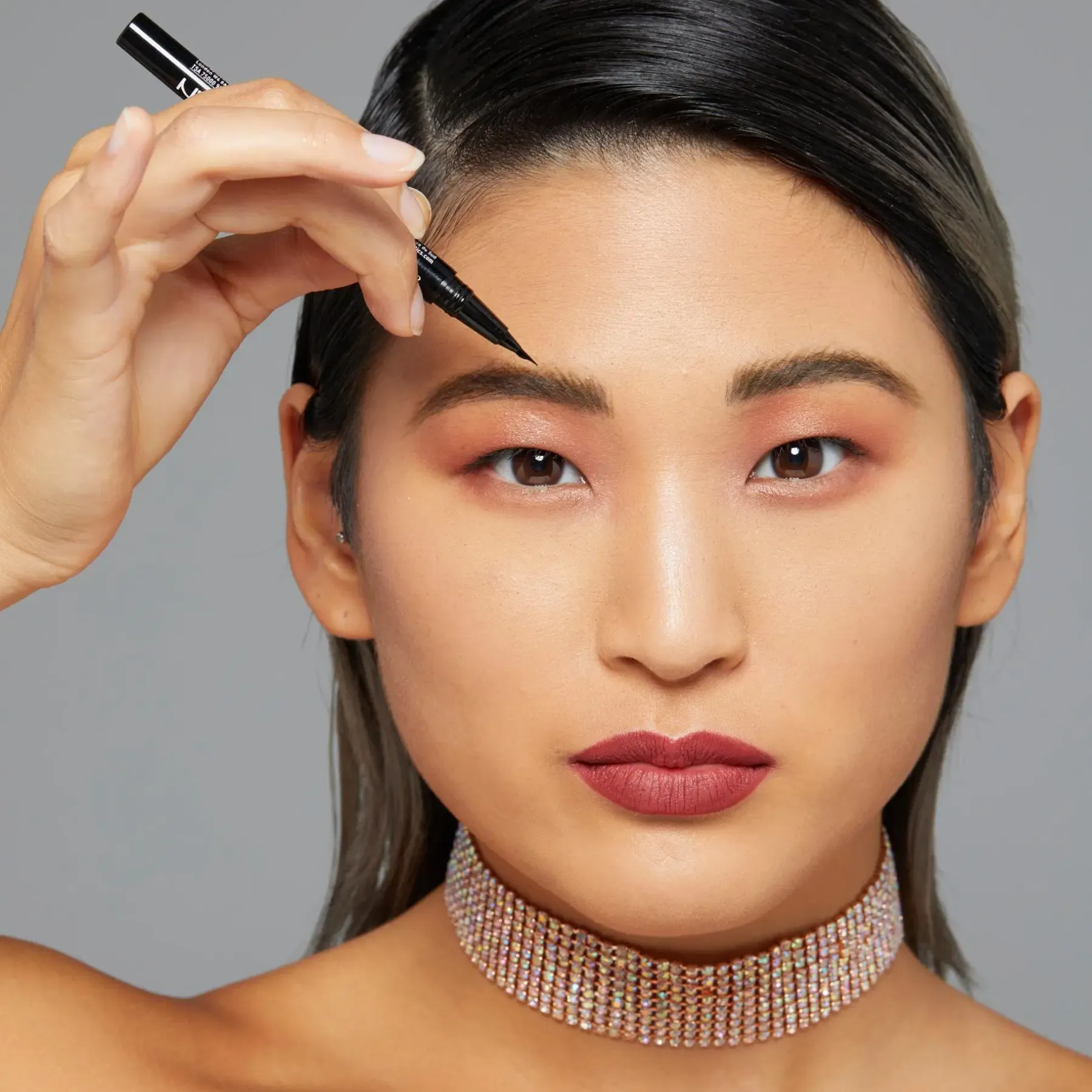 Outlet Lift N Snatch kulmakynä 1 ml Silmämeikit