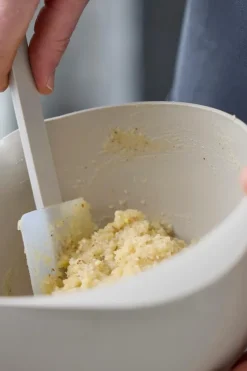 Rosti Keittiötyövälineet<taikinanuolija l Humus