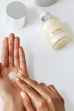 SENSAI J-Beauty|Vartalonhoito<Cellular Performance Throat and Bust Lifting Effect kaula- ja dekolteeseerumi 100 ml